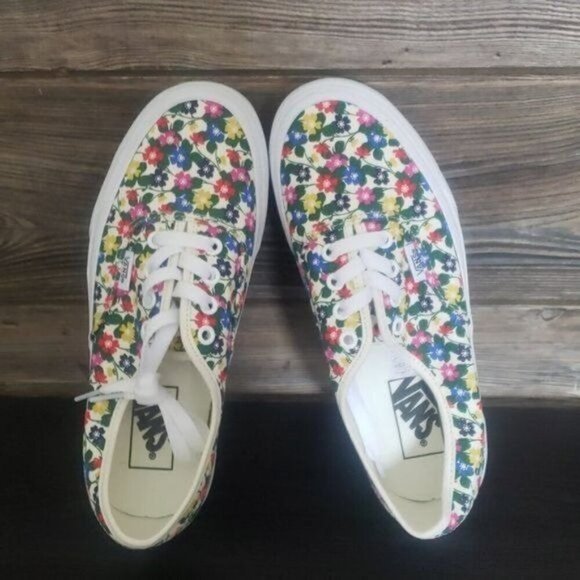 Vans White and‎ Red Sneakers Stylish and Comfortable - Picture 8 of 10